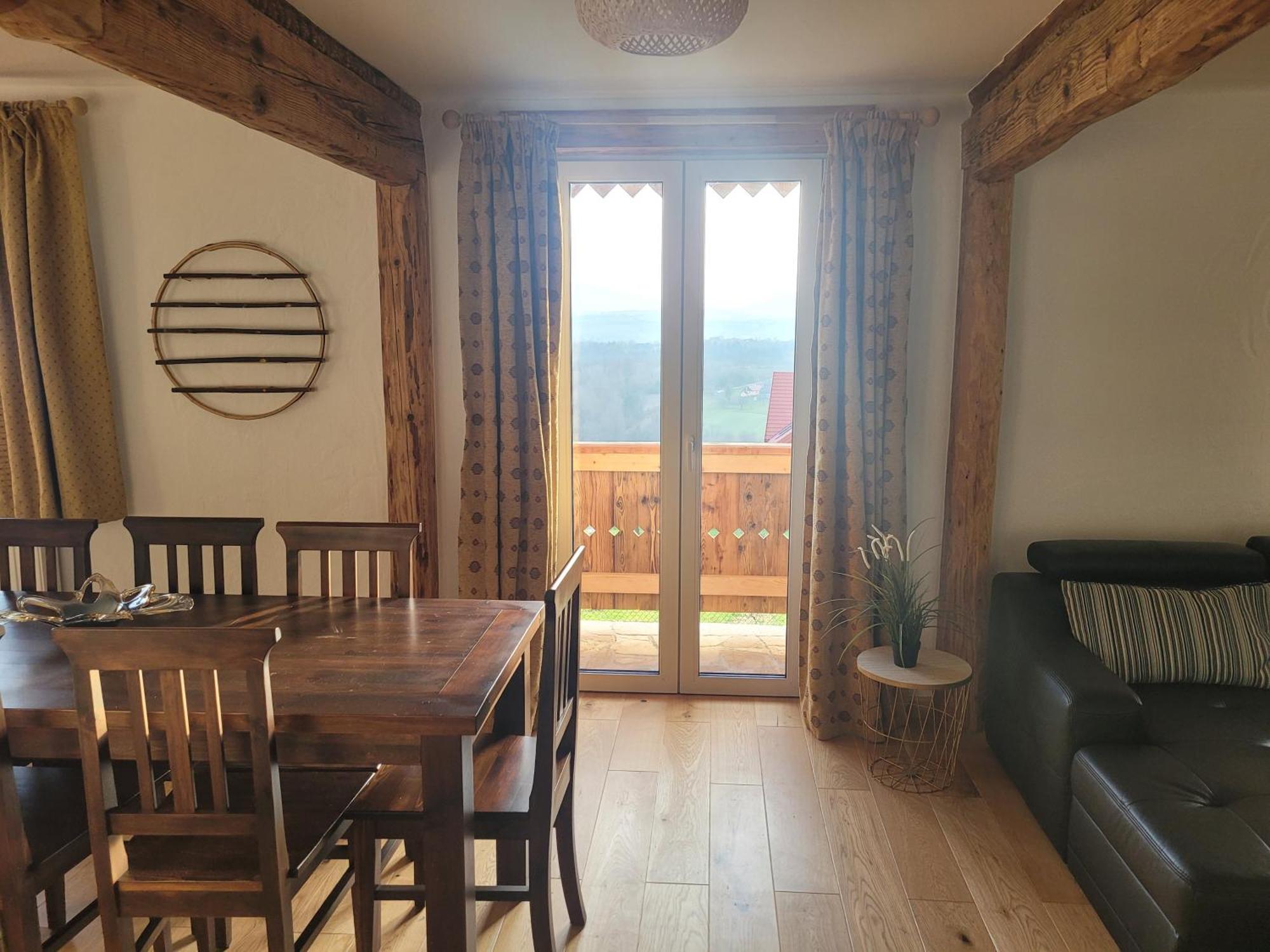 Fantastic View Vineyard Beskid Mountains Gruszow  Rom bilde
